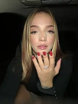 Daddyslut2_0 - Tits out in voyeur park