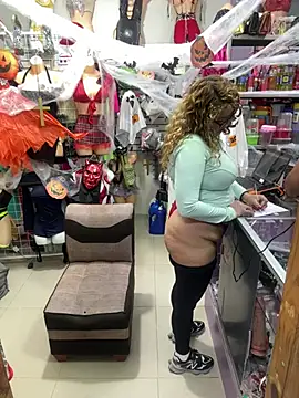 ROSALIASSHOP - SERVING IN A THONG 5 MIN