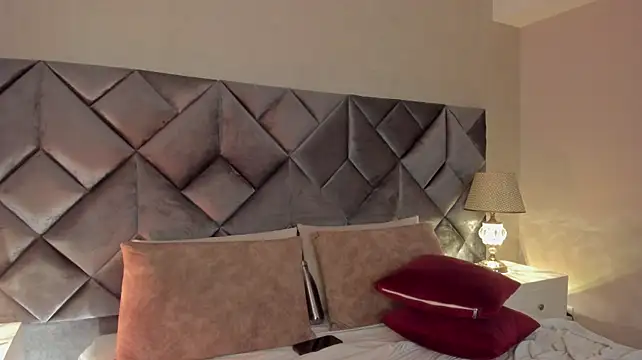 Leizathompson - legs spread, no panties, naughty fingers