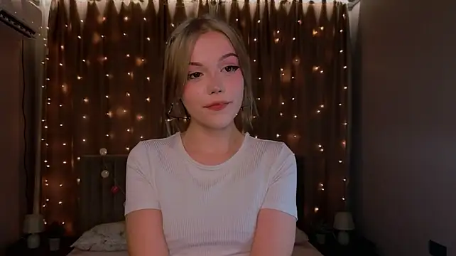 KarriKasel - tease you with the straps of my cute top