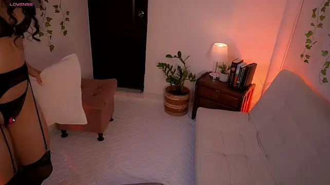 Maia_Glow - fingers in the pussy + saliva
