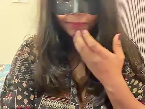 Krystal_babe - Wearing a saree for the first time