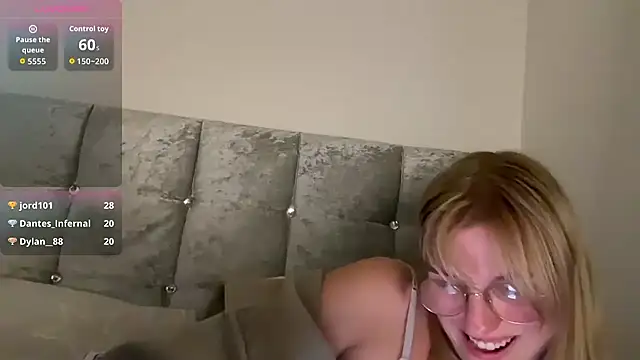 BustyKellyXXX - suck boobs
