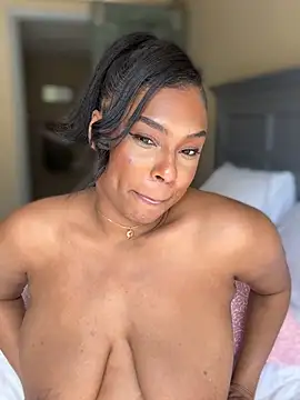 CandyLuxxxx - Naked for Daddy ♥️ vid last tip