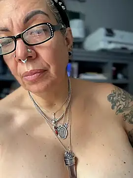 Dieseldame1313 - Hey guys topless dance