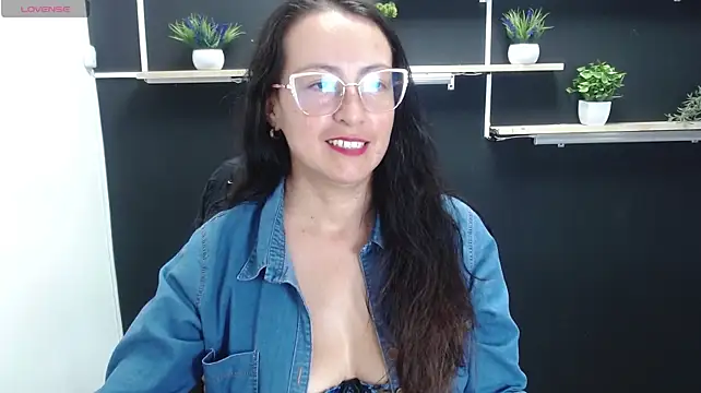 Lauryn_Jones - SHOW MY PUSSY
