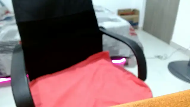 Karo_lovely - milk and pussy