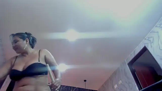 LatinaHoleQueen - 😏 Job with my tits 😏