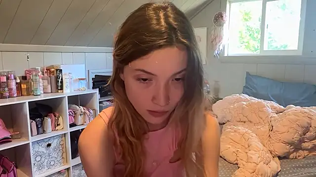 Kaialuvv - Strip to lingerie