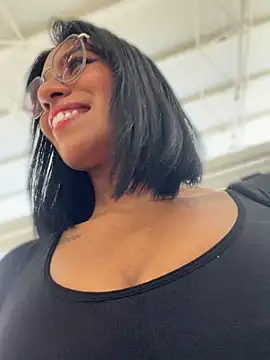 AlaiaStearling_ - kiss in public with my friend