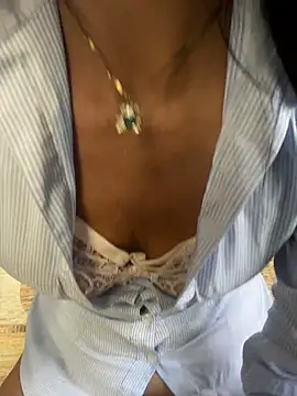 LuxeBrunetteXXX - FINGERING PUSSY IN SECRET 😏