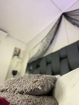 MiilaBlake - SPREAD PUSSY & FINGERING PUSSY