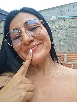 Maturexxxnaughty - I masturbate in front of a stranger