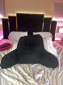 KarissaChantelle - Oil My Booty & Shake It In Ur Face 🍑