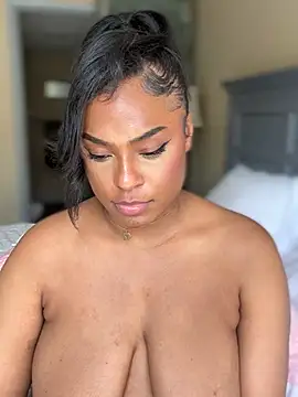 CandyLuxxxx - Naked for Daddy ♥️ vid last tip