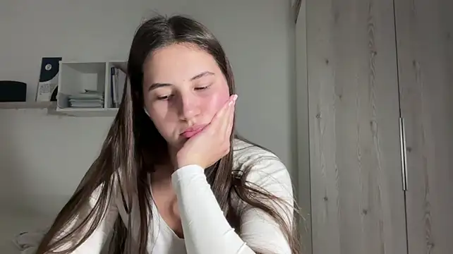 Rubymoonv - Put my hands under the top and massage🔞