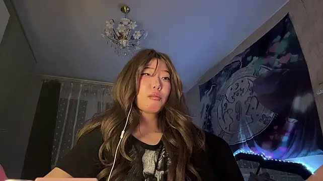 DelorasHemp - change my outfit <3