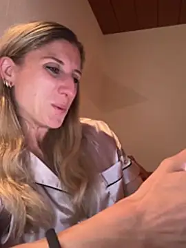 VivienneBlac - Show my Feet and Tease Slowly 👣