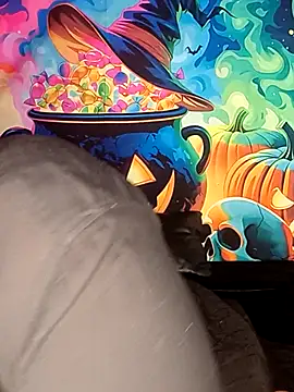 AmazonianMistress - 🎃🔥Last Tipper Gets Treat🎃🔥Video/Pic?