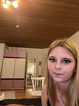 YoungGermanKiki18 - 🔥Slap her ass 10x
