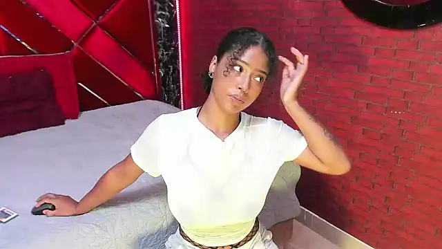 WILD_FIREE_ - Spread pussy + toy 💦