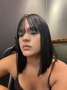 Bella-Ferrer - Squirt in the cafeteria