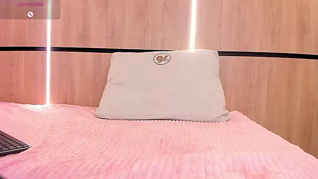 Chloe_cortez - fingering hard and squirt