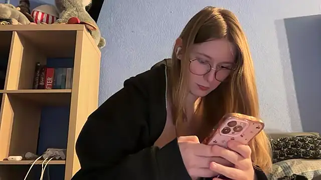 Thepretiestgirlhere