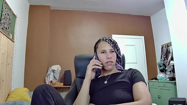 AaliyahHarris - outfit change