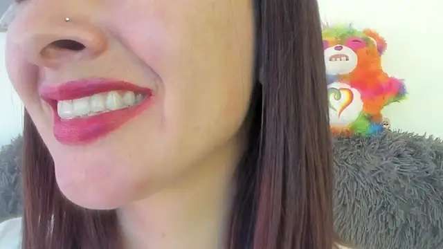Queen_fetish - WET KISS