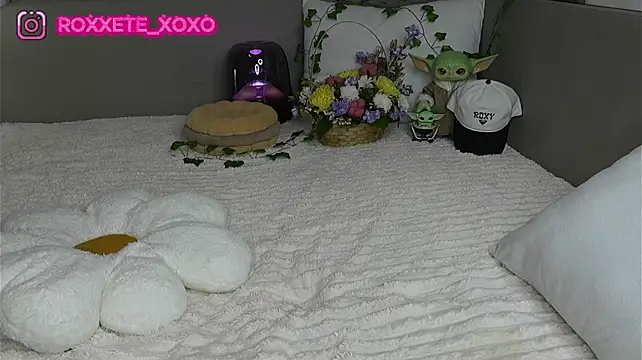 ShineRox - rub kitty w/ domi in panty gently