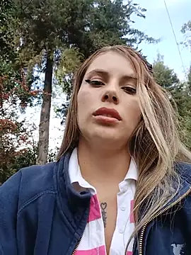 Cata_city1106 - Show tits in street