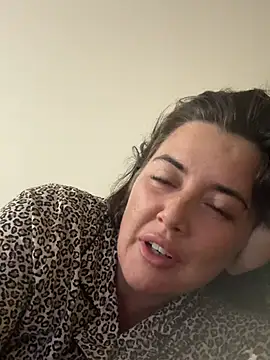 Poisonivyxoxx - BEND OVER RUB ASS😛
