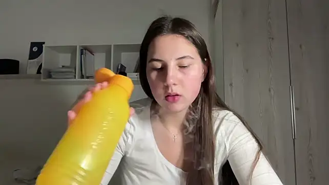 Rubymoonv - Put my hands under the top and massage🔞