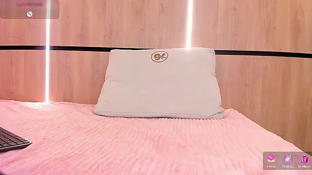 Chloe_cortez - fingering hard and squirt