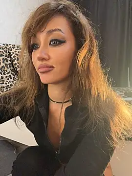 Lissa_kissyou - Fucking a dildo while squatting+video