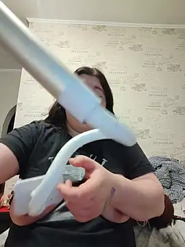 Elina-Bondi - squirting and playing with dildo