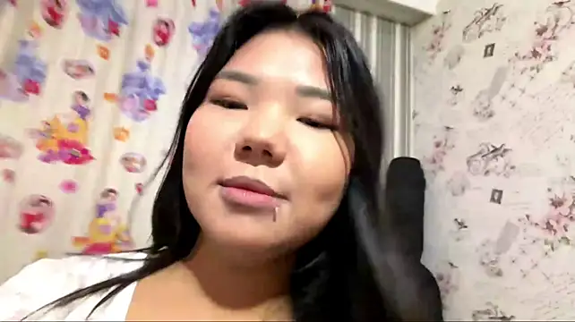 JohannaMickiewicz - squezee my sexy tits