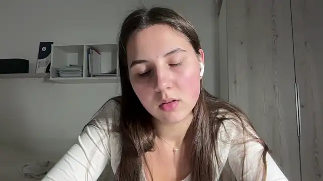 Rubymoonv - Put my hands under the top and massage🔞