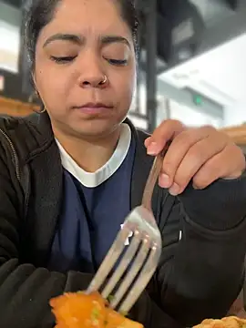 Kimmiakiss22 - Make Me Squirm And Wet In Public