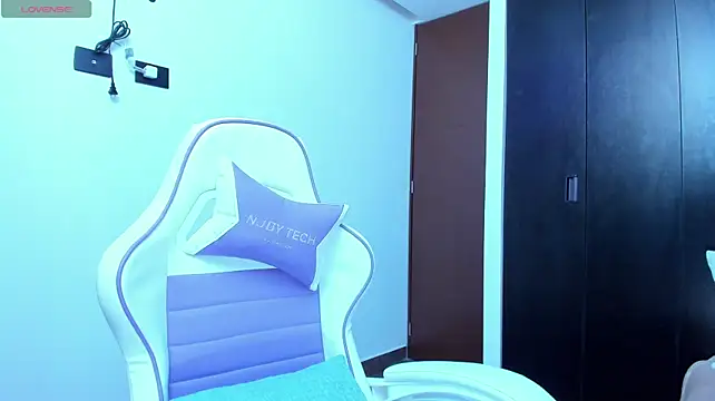 Love_kriss - fingers ass
