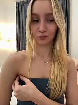 LunaVelvetti - tease my nipples via fingers