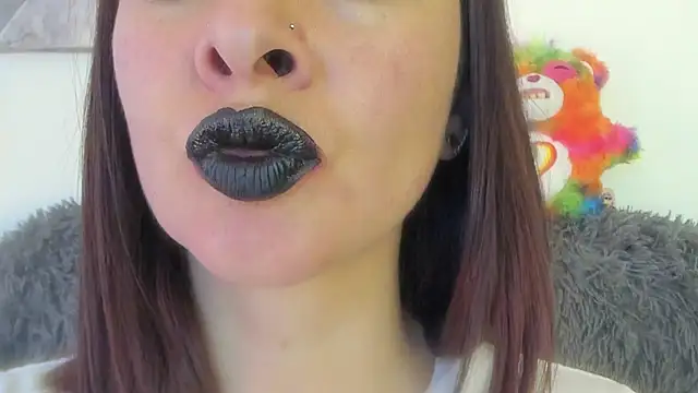 Queen_fetish - WET KISS