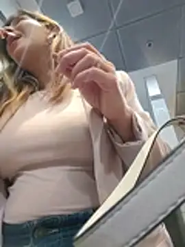 Scarlett_moore - Pinch nipples for you