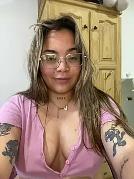 Lindalatina2001 - MONTAR DILDO DE FRENTE