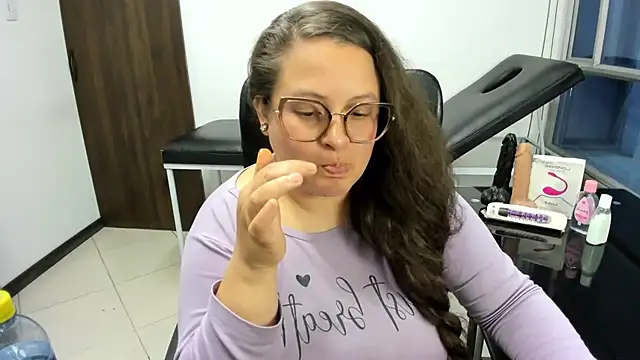 SaraThonson_ - Sexy dance with the body full of oil 😈