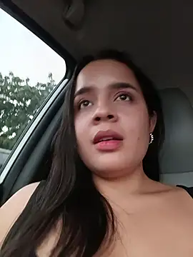 Julieth_hot-69 - Undress me in the car 😈🙈