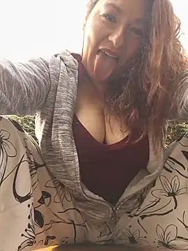 Sakotodika - Showing breasts in the park