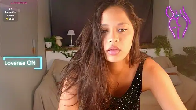 AmeliaEmmy - nipple tease