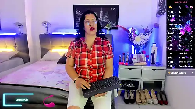 Zaly_mature - Full naked and zoom tits and ass